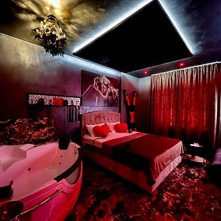 Love Room Bucharest Exterior photo