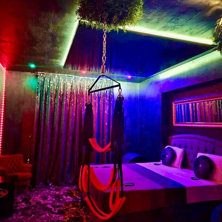Love Room Bucharest Exterior photo