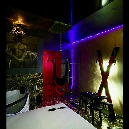 Love Room Bucharest Exterior photo