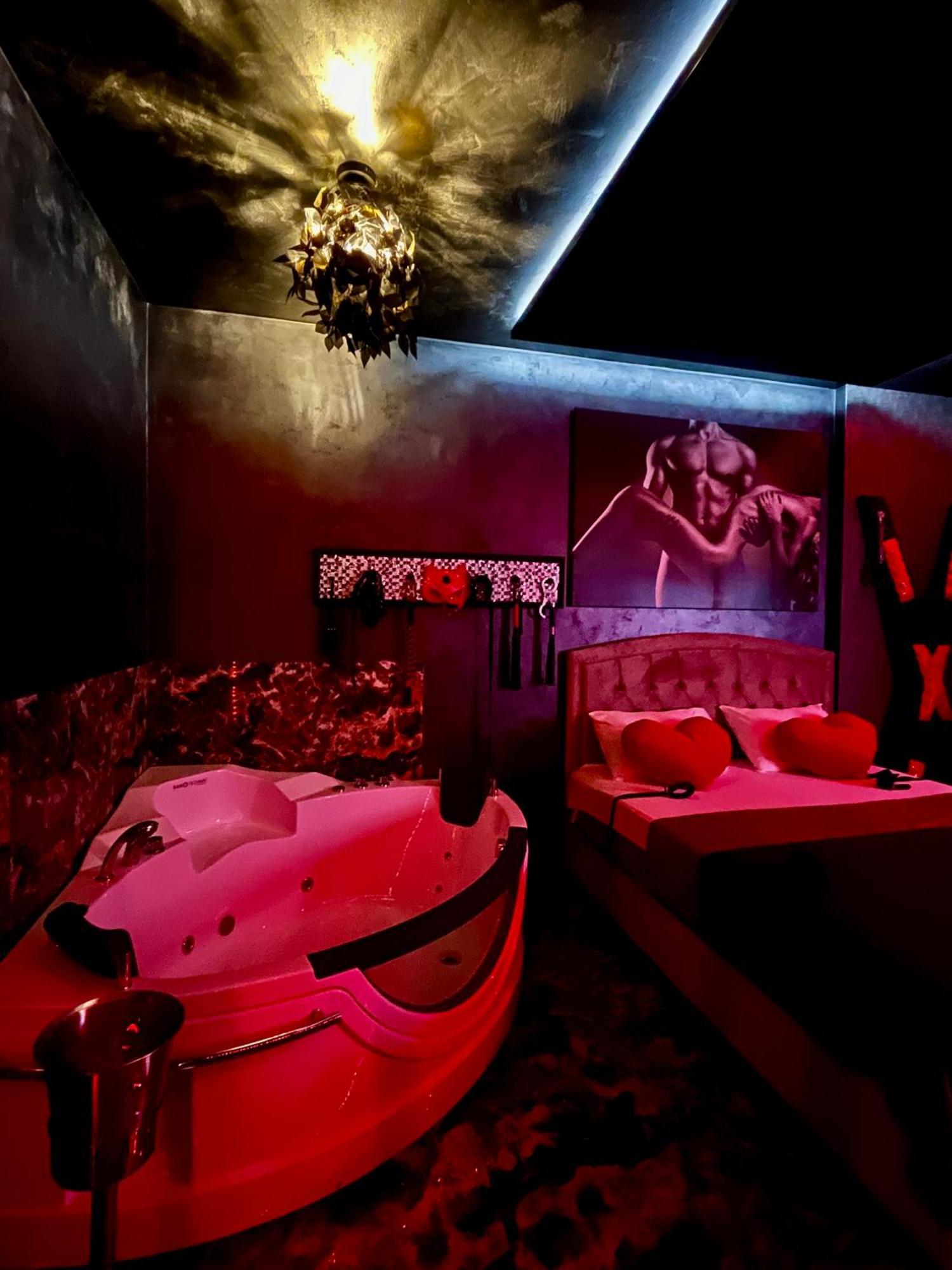 Love Room Bucharest Exterior photo