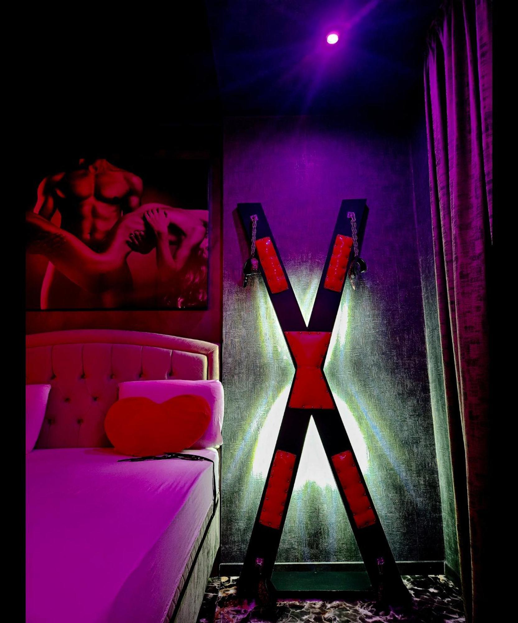 Love Room Bucharest Exterior photo
